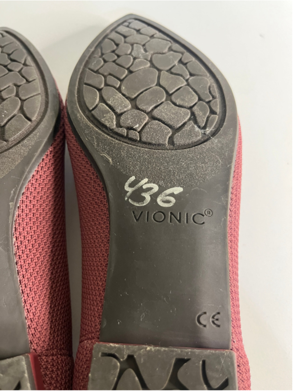 Vionic Dahlia Pointed-Toe Knit Ballet Flat in a plum/shiraz pink knit size 8.5 - Picture 8 of 8